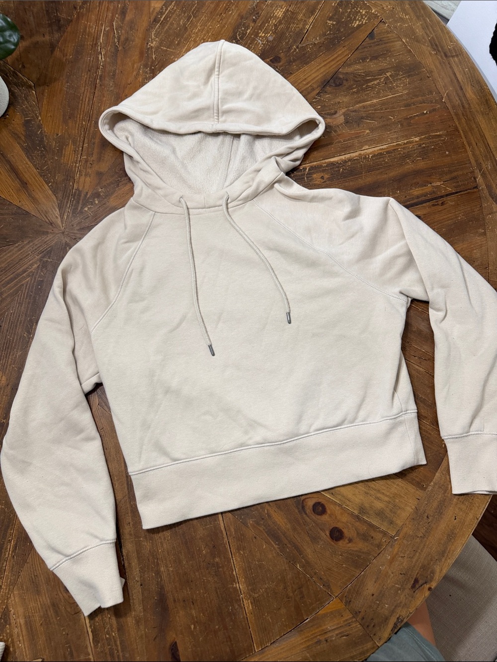 Universal Thread Cropped Hoodie in Light Beige